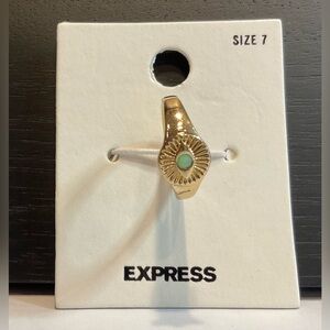 NWT Express Gold Tone Green Eye Ring Size 7 Originally $24 # 1179
